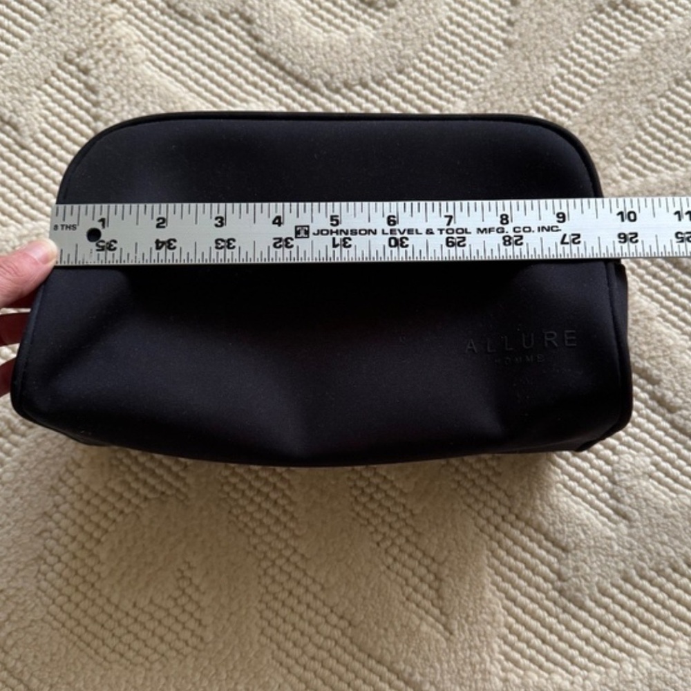 NWOT 🤩CHANEL - LUXURY ALLURE HOMME BLACK UNISEX TWO COMPARTMENT TOILETRIES BAG - Picture 4 of 7